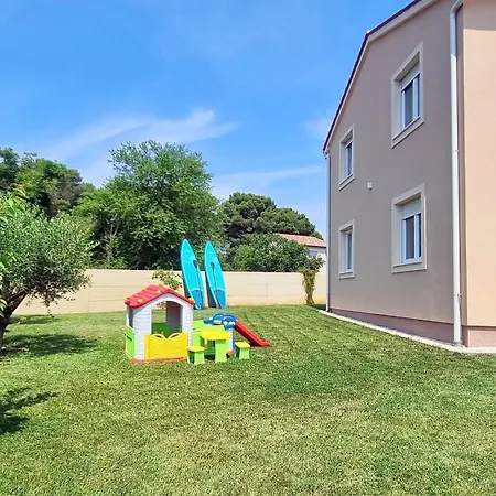 Mira * Pula