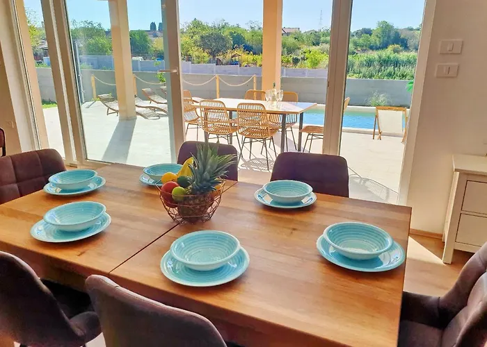 Mira Villa *