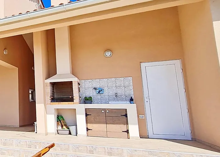 Mira Villa