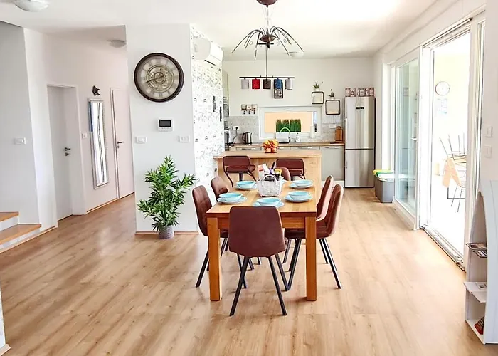 Mira Villa *