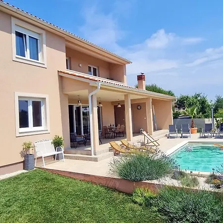 Villa Mira